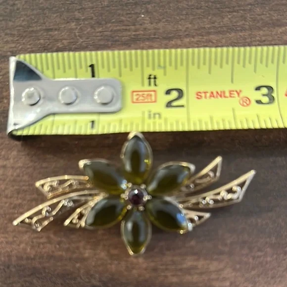 VTG Monet Elegant Gold-tone w/Green Floral Pedals & Dark Pink Rim-stone Brooch - Picture 3 of 5